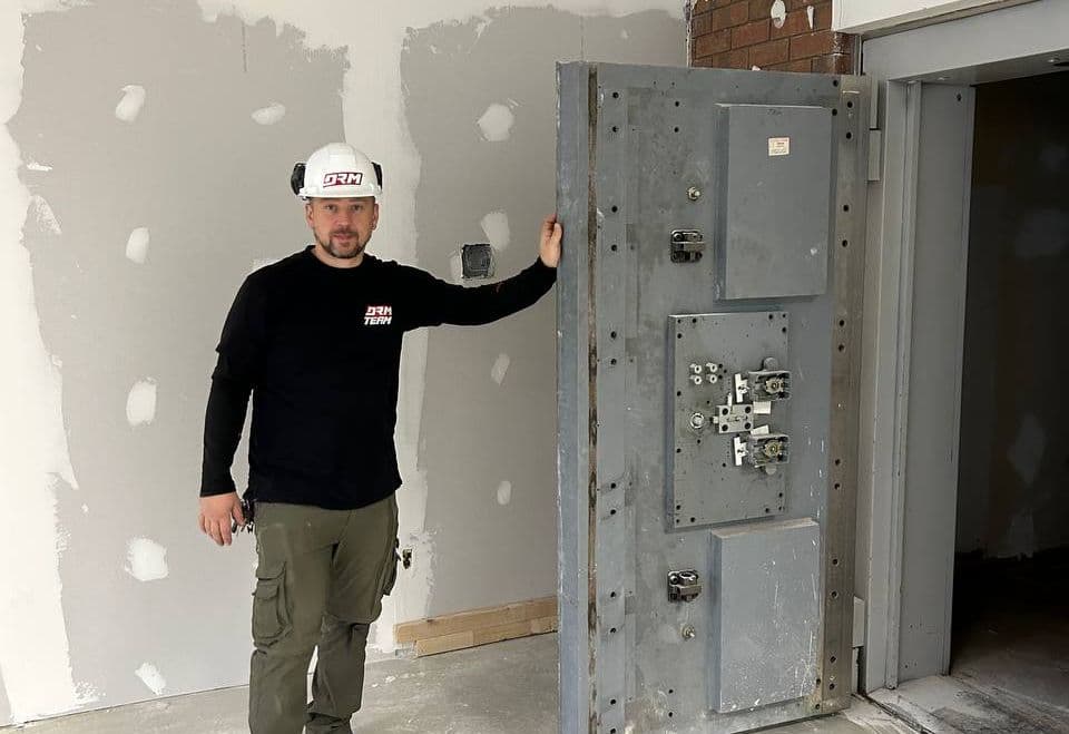 Bank vault door removal